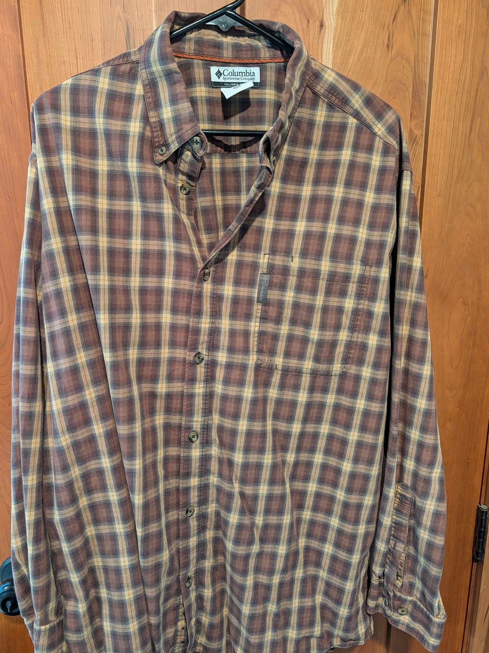 Columbia Men’s Brown Plaid Long-Sleeve Button-Down Shirt
